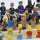 Display in acrilico per 40 minifigure LEGO&reg; (con base bianca e borchie)