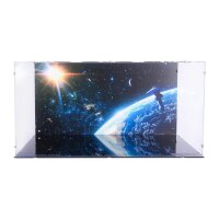 Pr&eacute;sentoir en acrylique pour LEGO&reg; 10356 Star Trek: U.S.S. Enterprise NCC-1701-D (Avec image de fond, base noire et 2 supports)