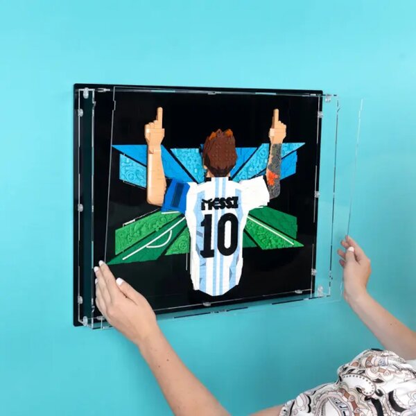 Display da parete in acrilico per LEGO&reg; 43018 Lionel Messi &ndash; Celebrazione (con sfondo nero)